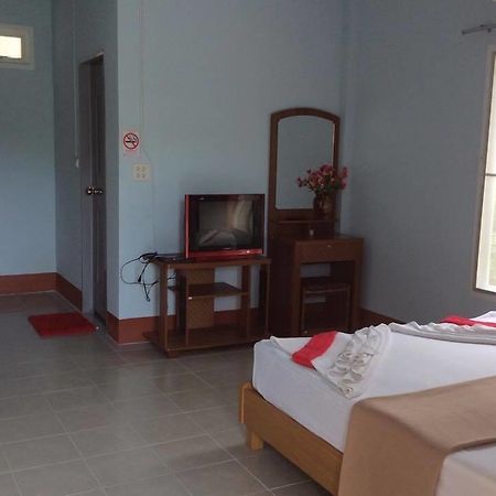 Bangsak Hut Hostel Khao Lak Buitenkant foto