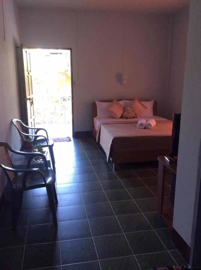 Bangsak Hut Hostel Khao Lak Buitenkant foto