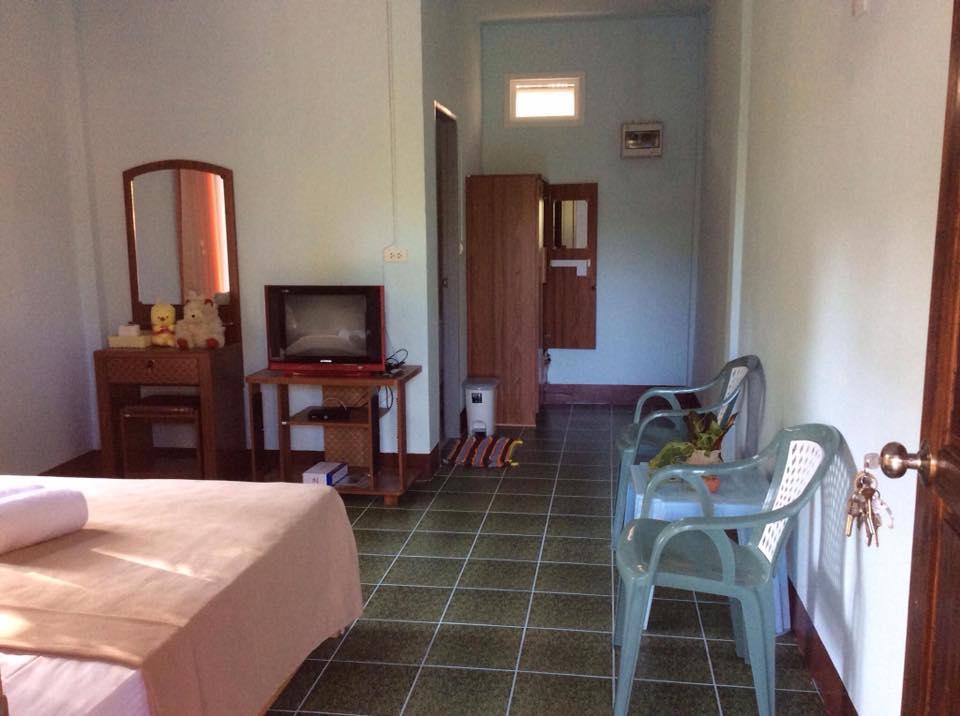Bangsak Hut Hostel Khao Lak Buitenkant foto