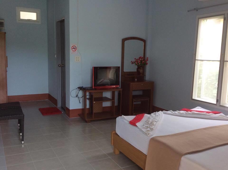 Bangsak Hut Hostel Khao Lak Buitenkant foto