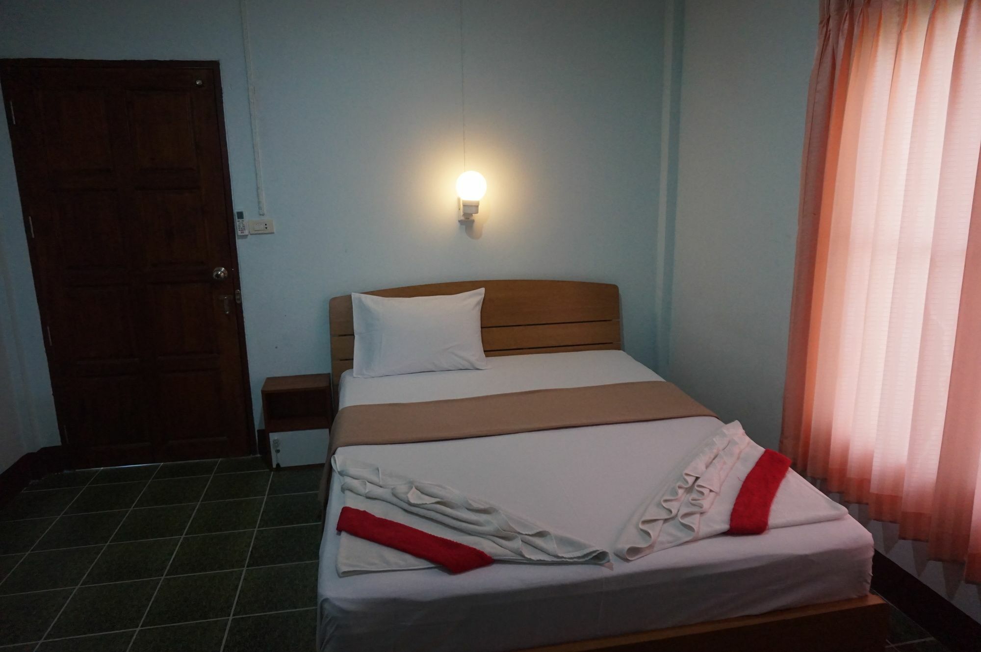 Bangsak Hut Hostel Khao Lak Buitenkant foto