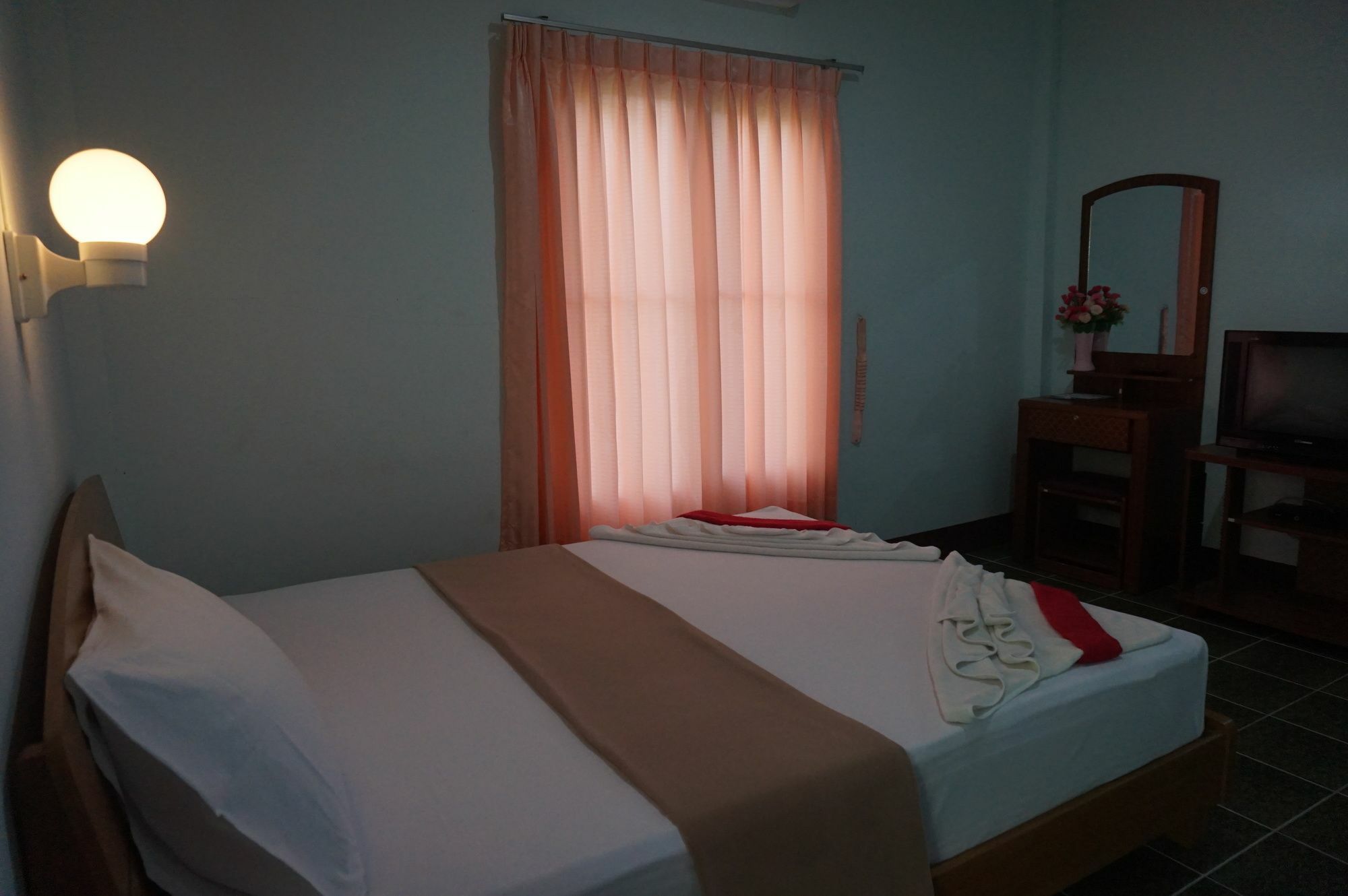 Bangsak Hut Hostel Khao Lak Buitenkant foto