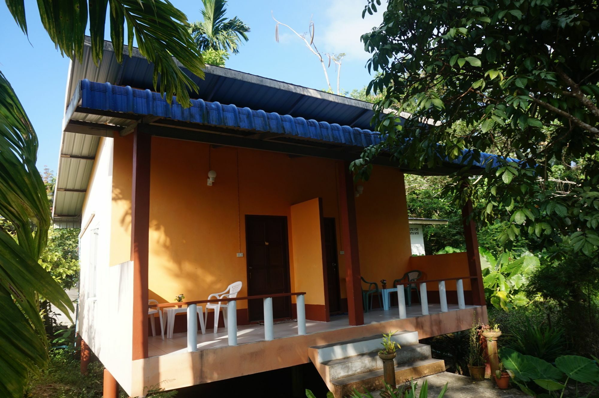 Bangsak Hut Hostel Khao Lak Buitenkant foto